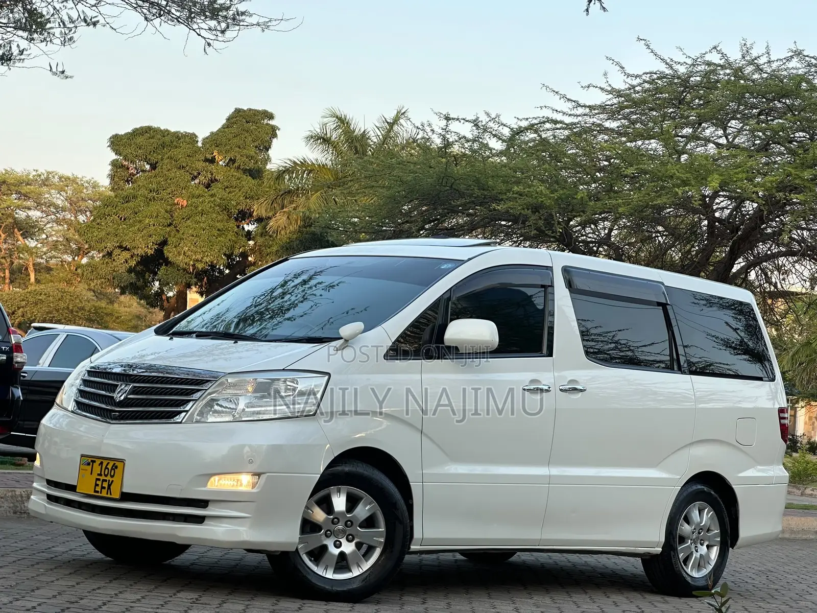 Toyota Alphard 2.4 Petrol FWD 2007 White