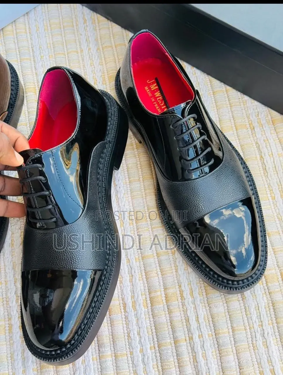 **Viatu Vya Kiume — Mwonekano Wa Kipekee!**