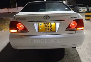 Toyota Crown 2006 White