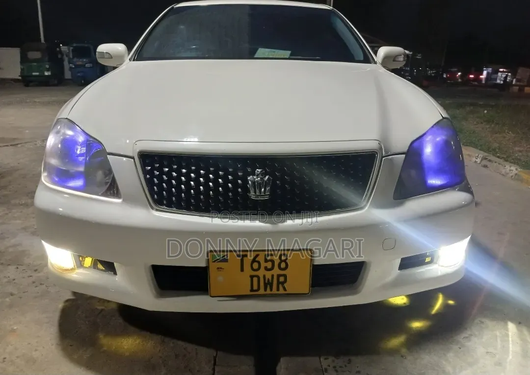 Toyota Crown 2006 White