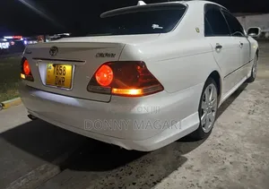 Toyota Crown 2006 White