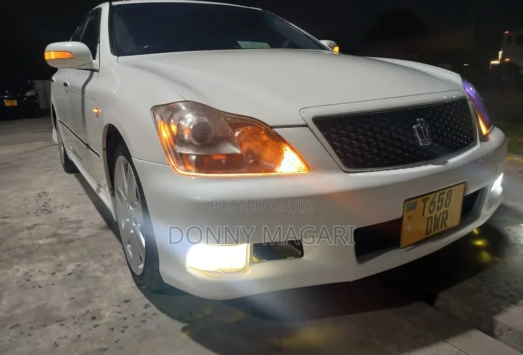 Toyota Crown 2006 White