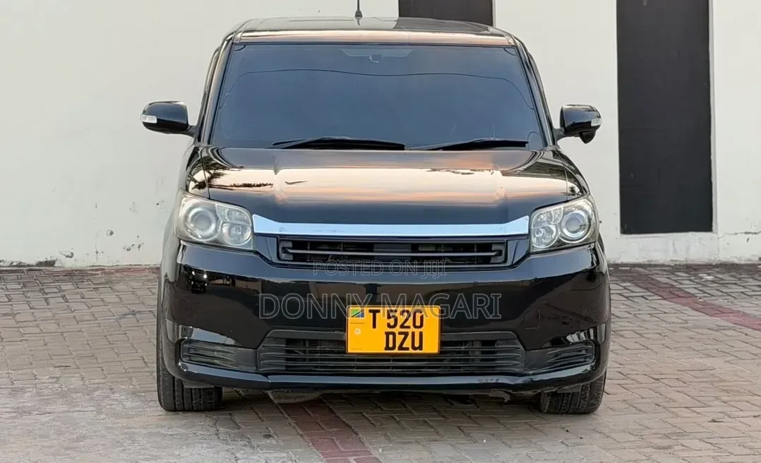 Toyota Corolla Rumion 2010 Black