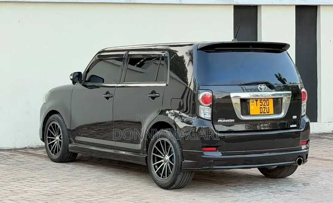 Toyota Corolla Rumion 2010 Black