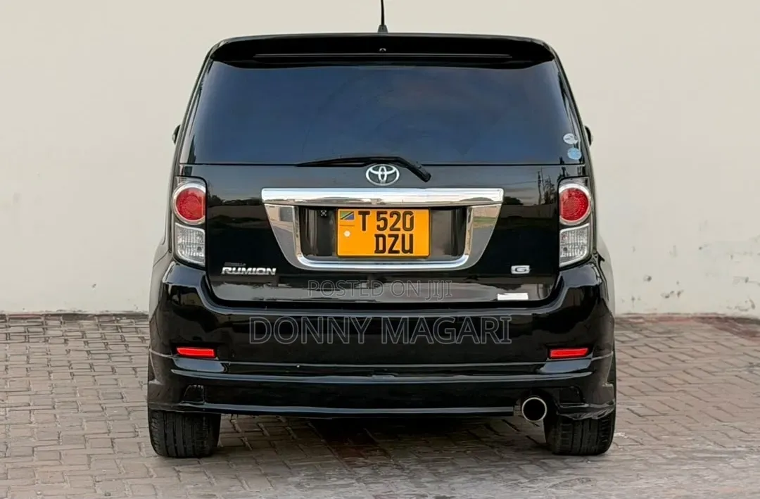 Toyota Corolla Rumion 2010 Black
