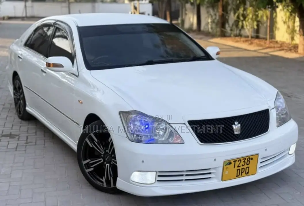 Toyota Crown 2006 White