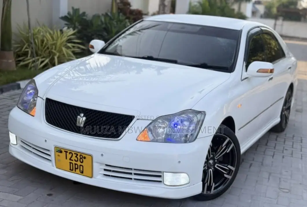 Toyota Crown 2006 White