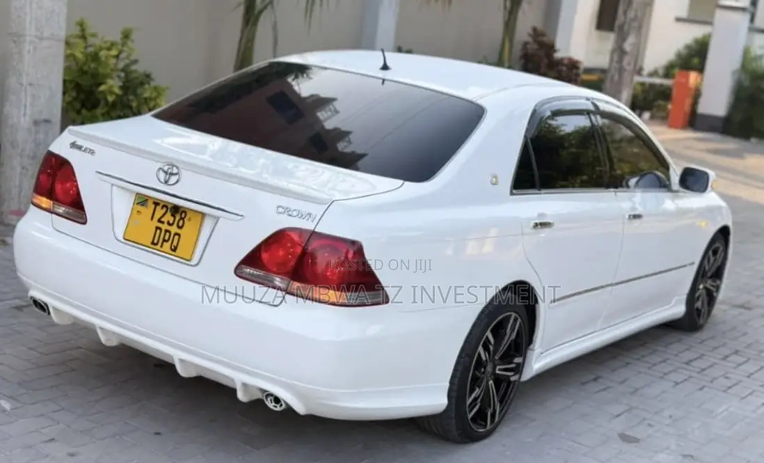 Toyota Crown 2006 White