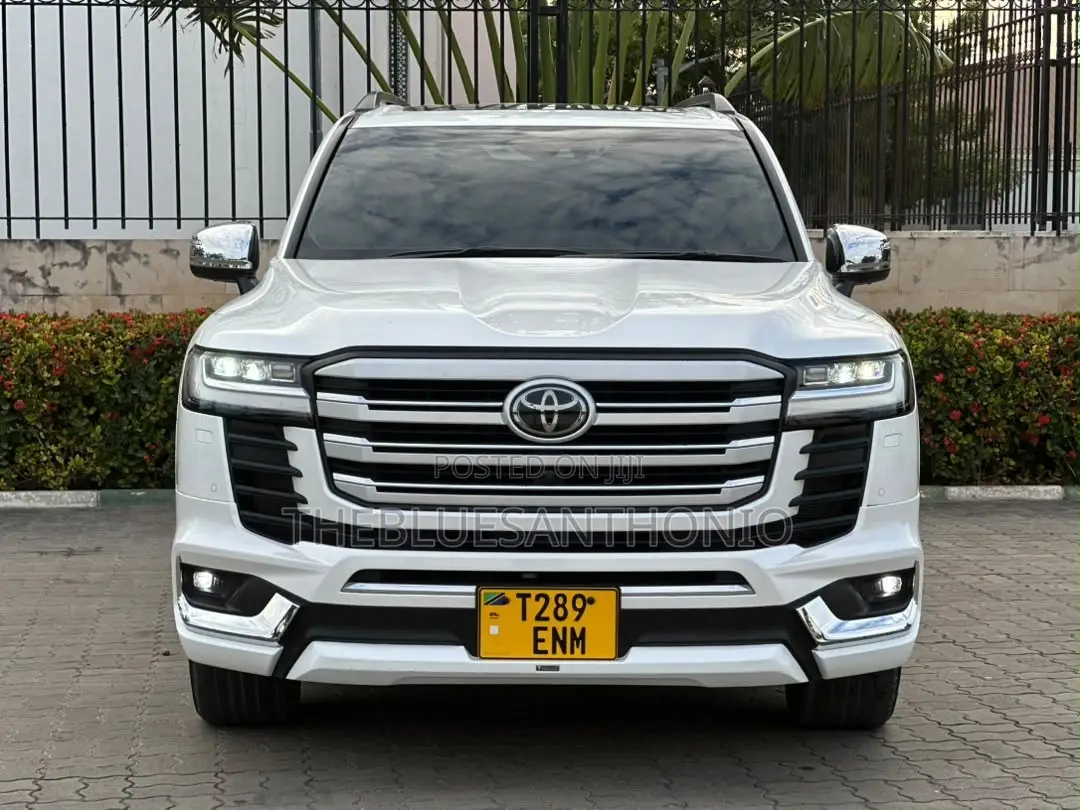 Toyota Land Cruiser LC300 2023 Pearl