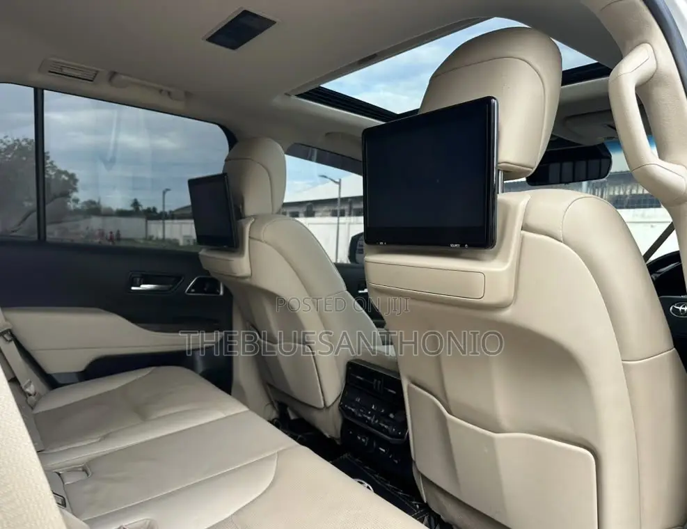 Toyota Land Cruiser LC300 2023 Pearl