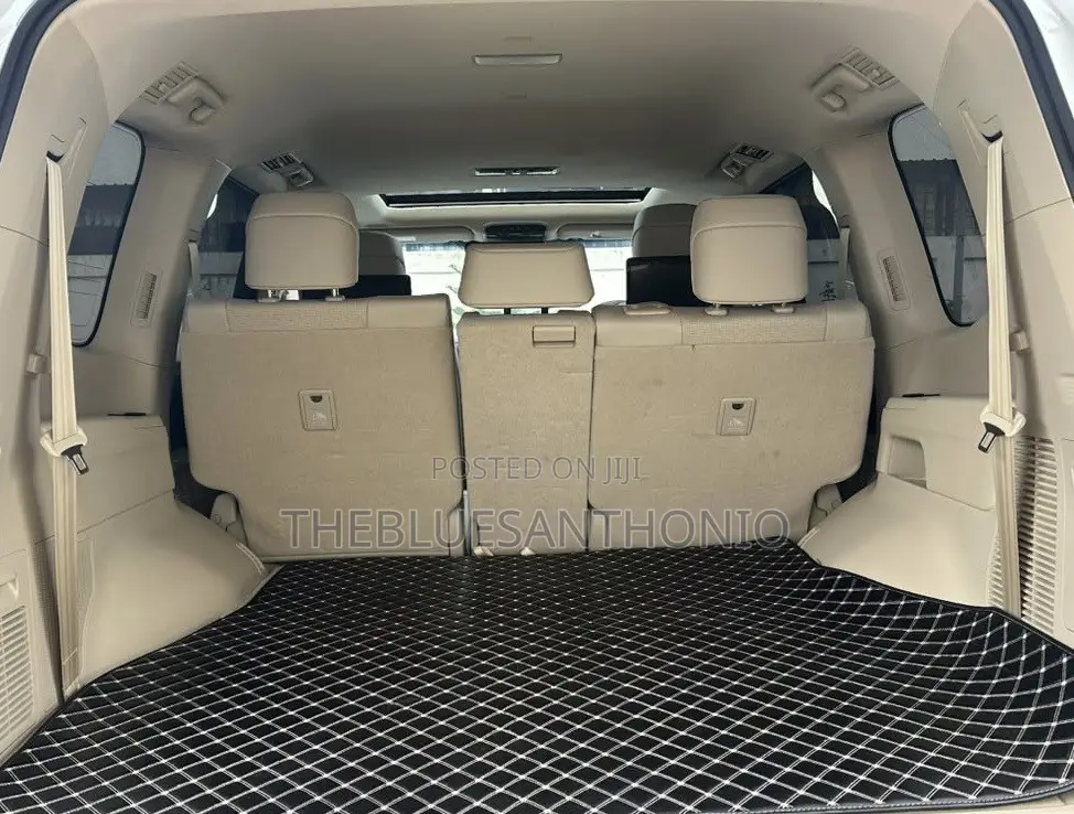 Toyota Land Cruiser LC300 2023 Pearl