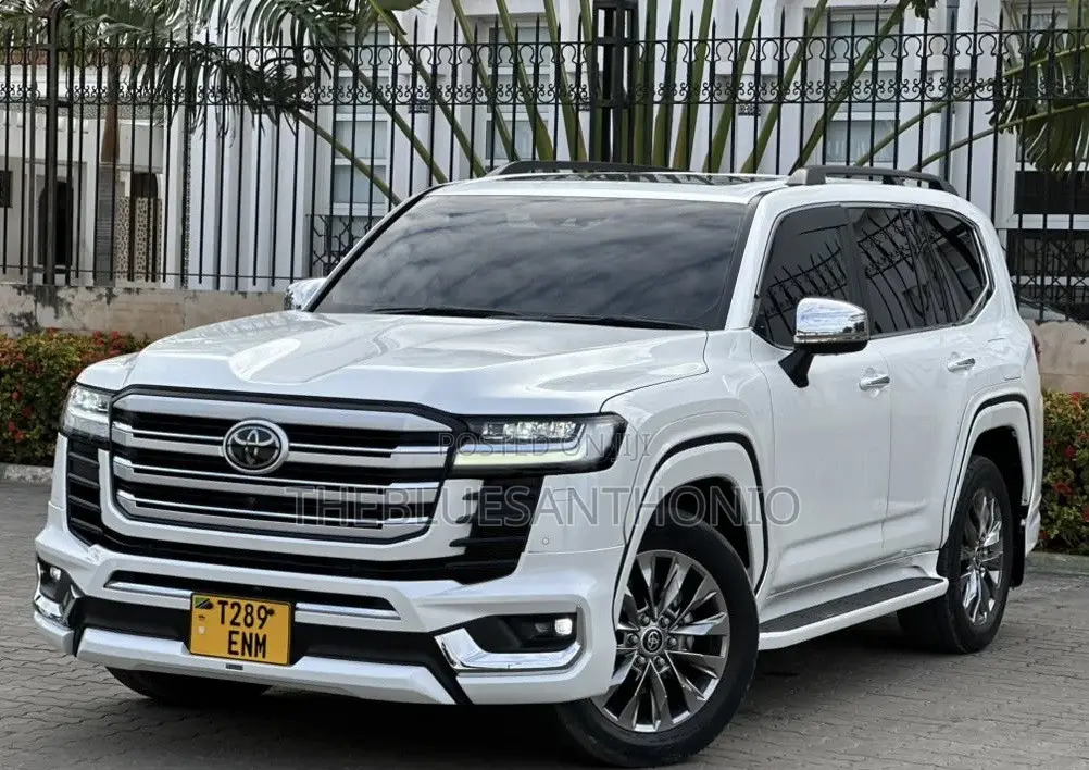 Toyota Land Cruiser LC300 2023 Pearl