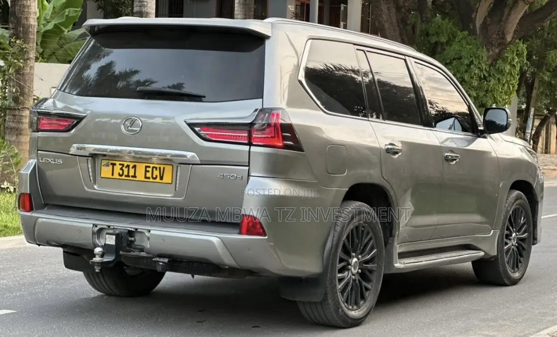 Lexus LX 500d 2022 Gray