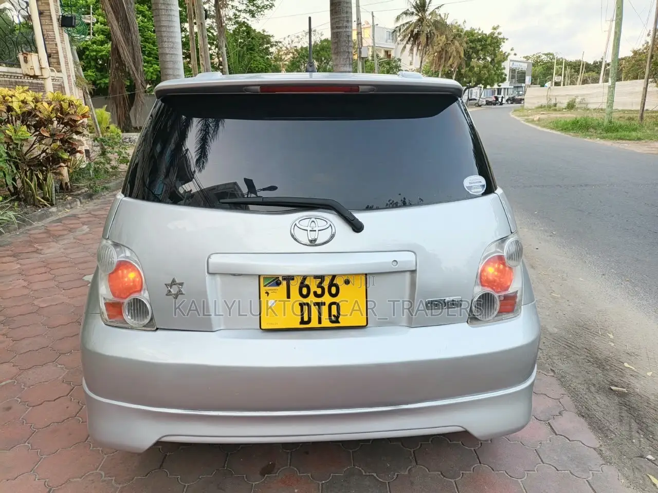 Toyota IST 2004 Silver