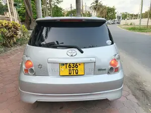 Toyota IST 2004 Silver
