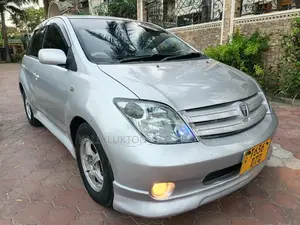 Toyota IST 2004 Silver