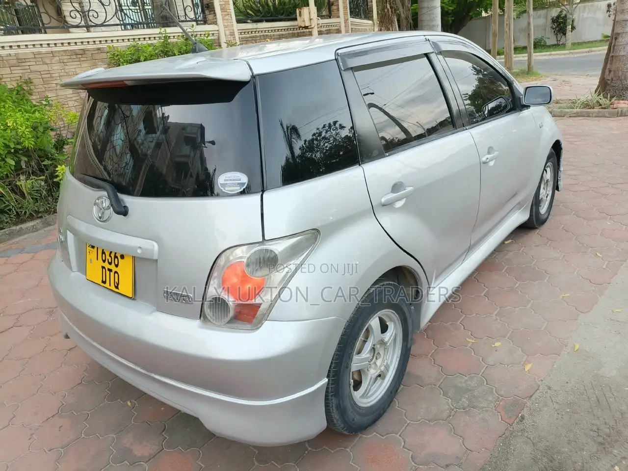 Toyota IST 2004 Silver