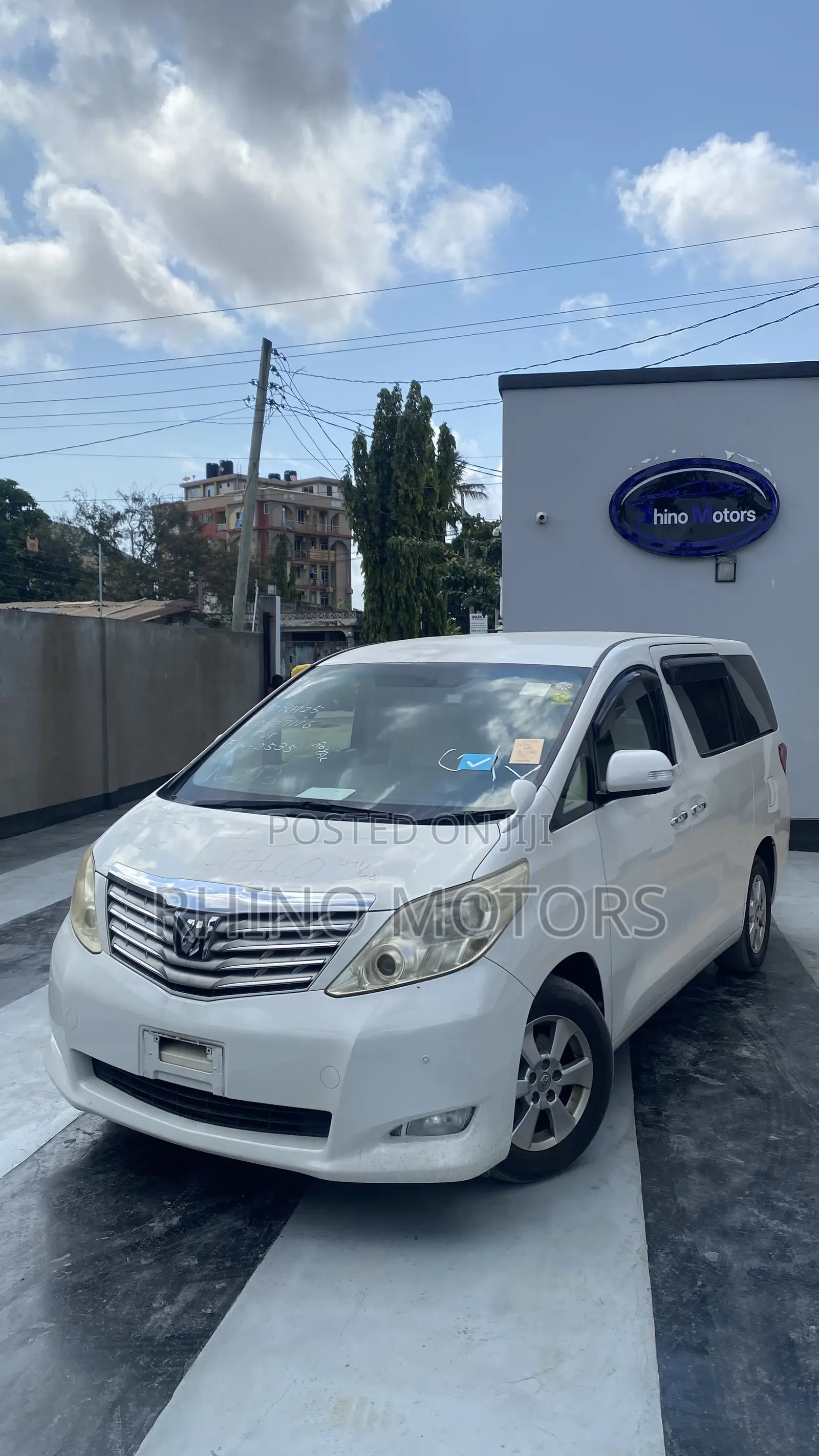 Toyota Alphard 2.4 Petrol AWD 2010 White
