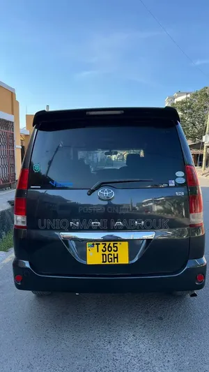 Toyota Noah 2002 Black