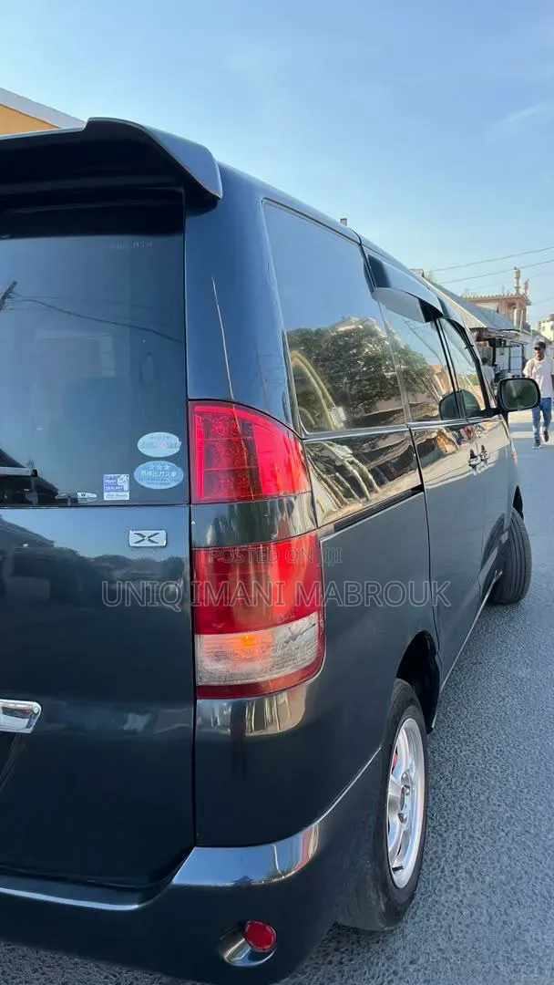 Toyota Noah 2002 Black