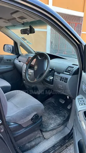 Toyota Noah 2002 Black