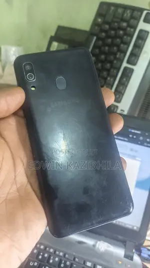 Samsung Galaxy A30 64 GB Black
