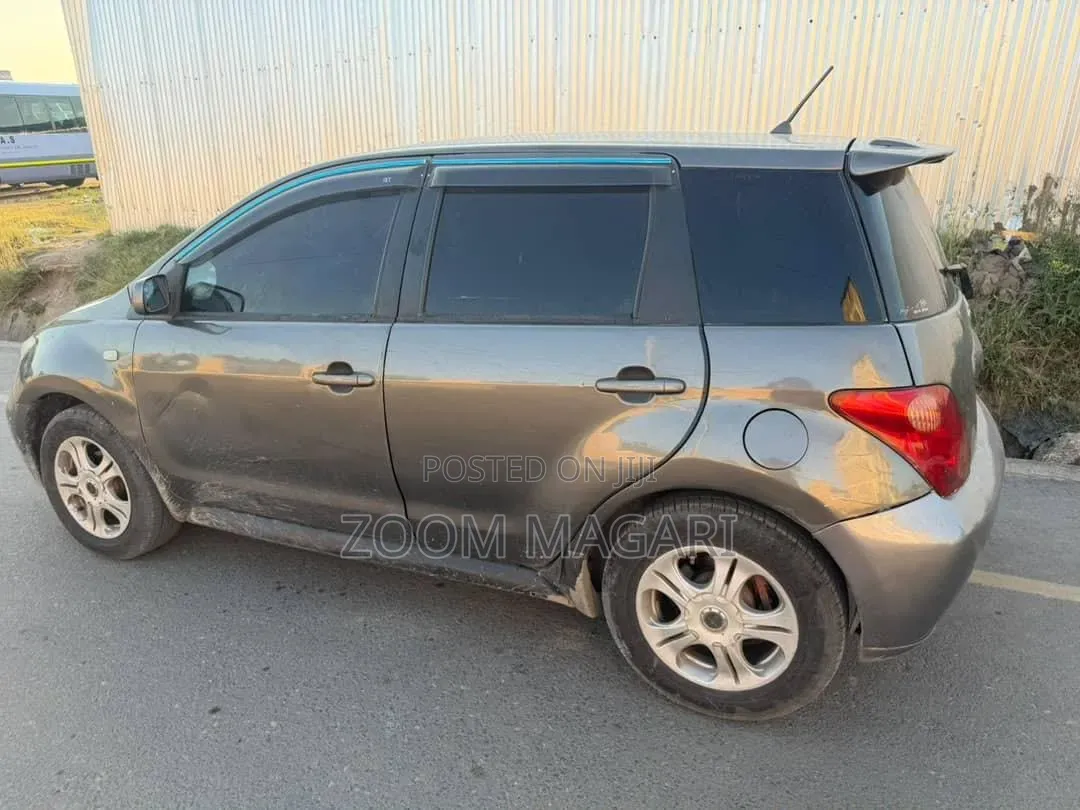 Toyota IST 2004 Gray