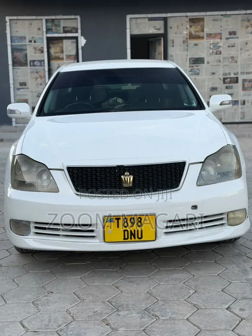 Toyota Crown Royale 2005 Pearl