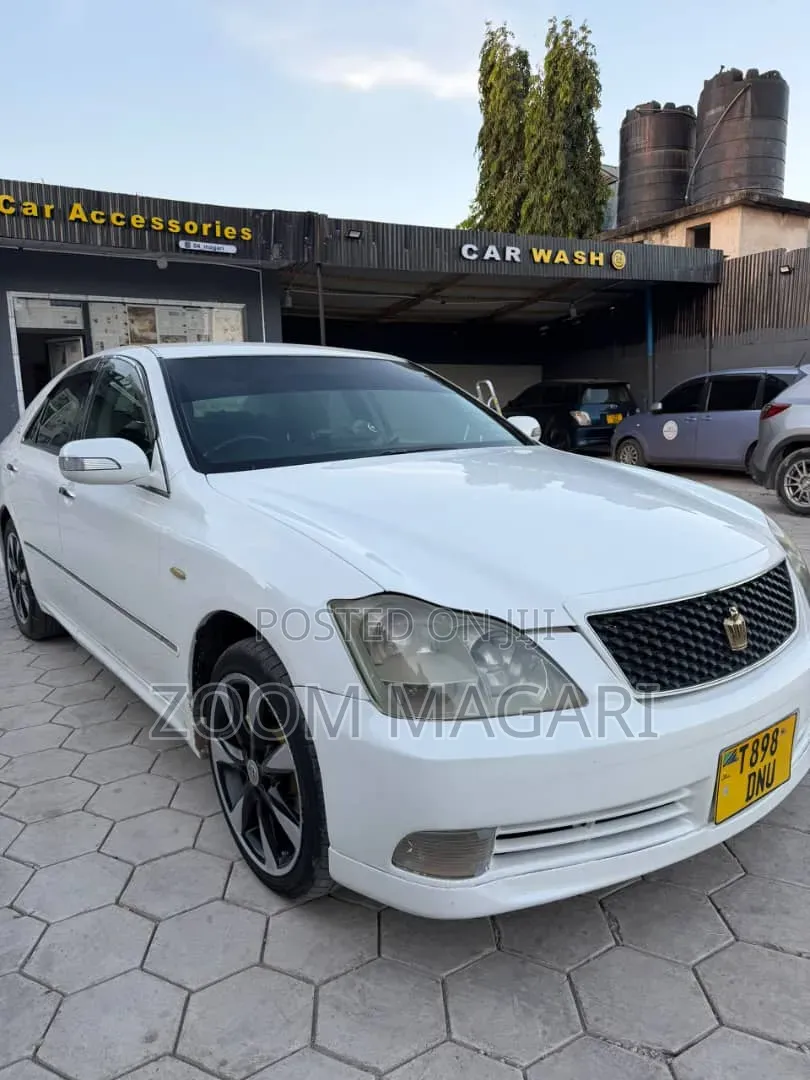 Toyota Crown Royale 2005 Pearl