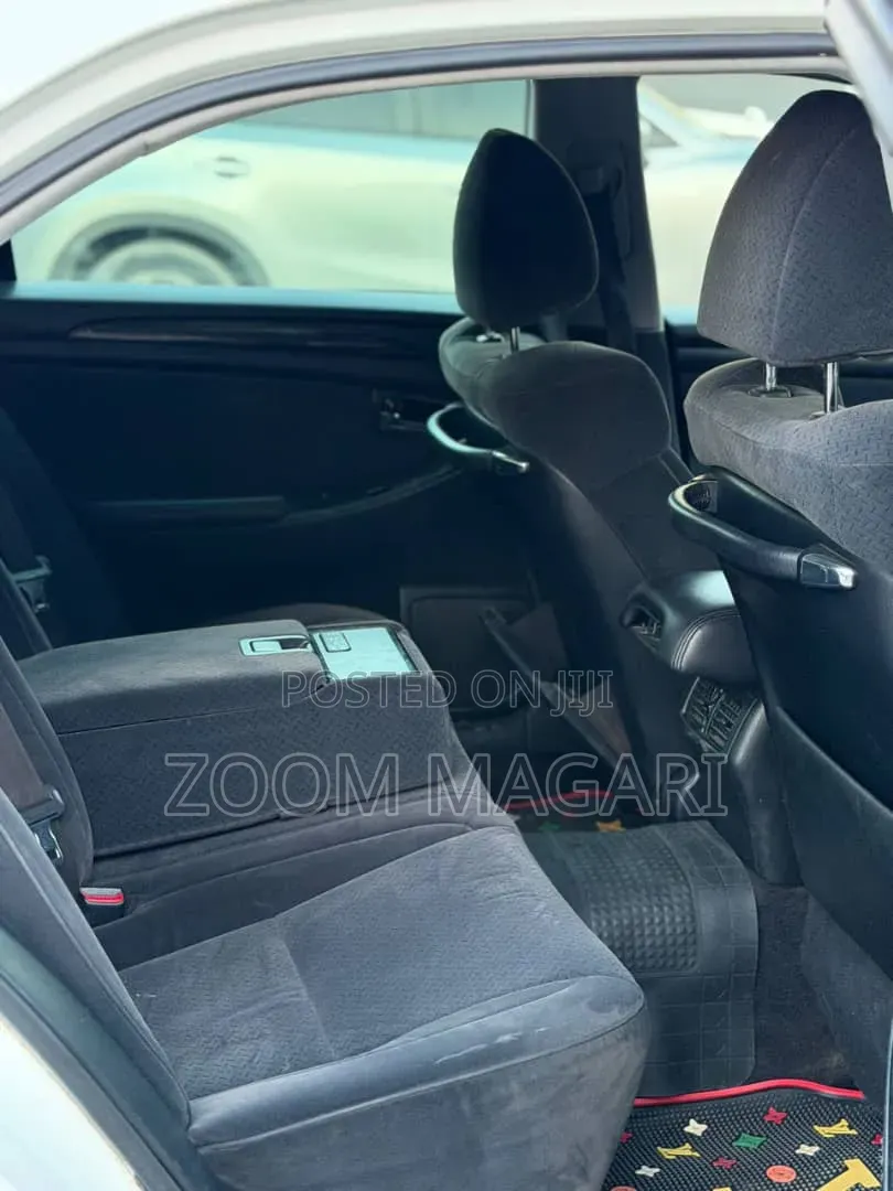 Toyota Crown Royale 2005 Pearl