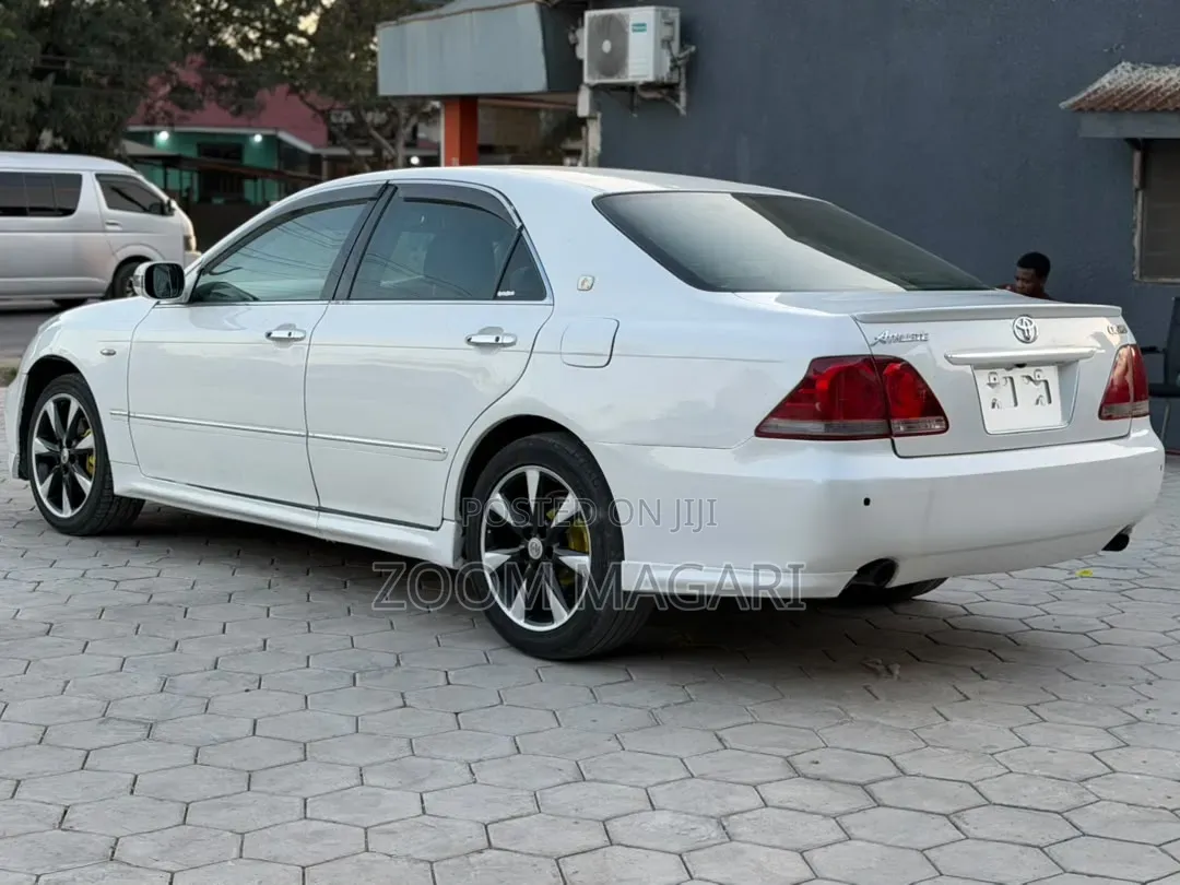 Toyota Crown Royale 2005 Pearl