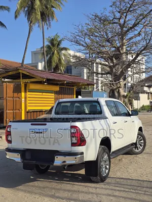 New Toyota Hilux 2025 White