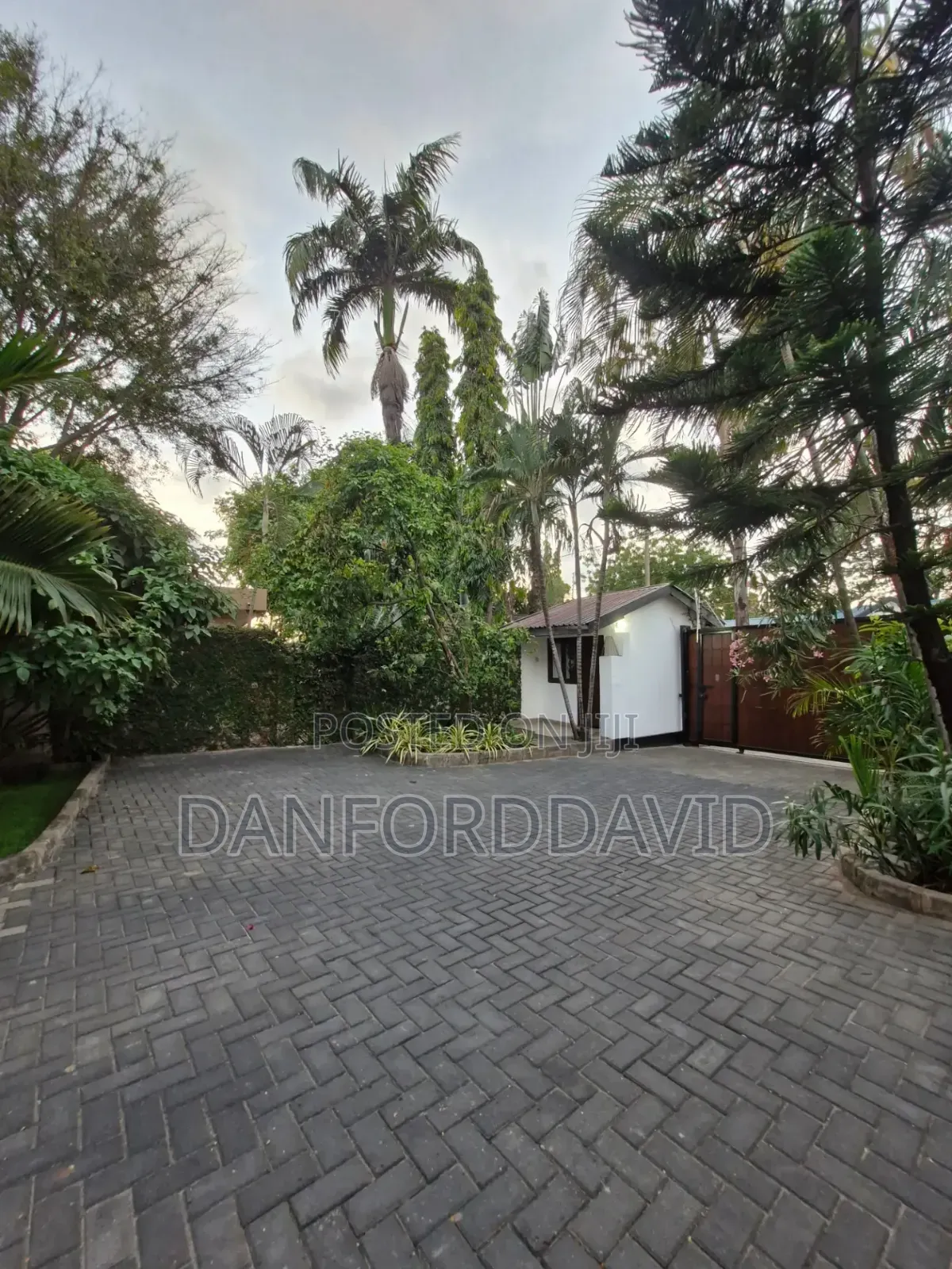 5bdrm House in Kahwa Real Estate, Mikocheni for sale