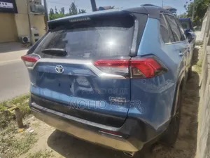Toyota RAV4 2020 Blue
