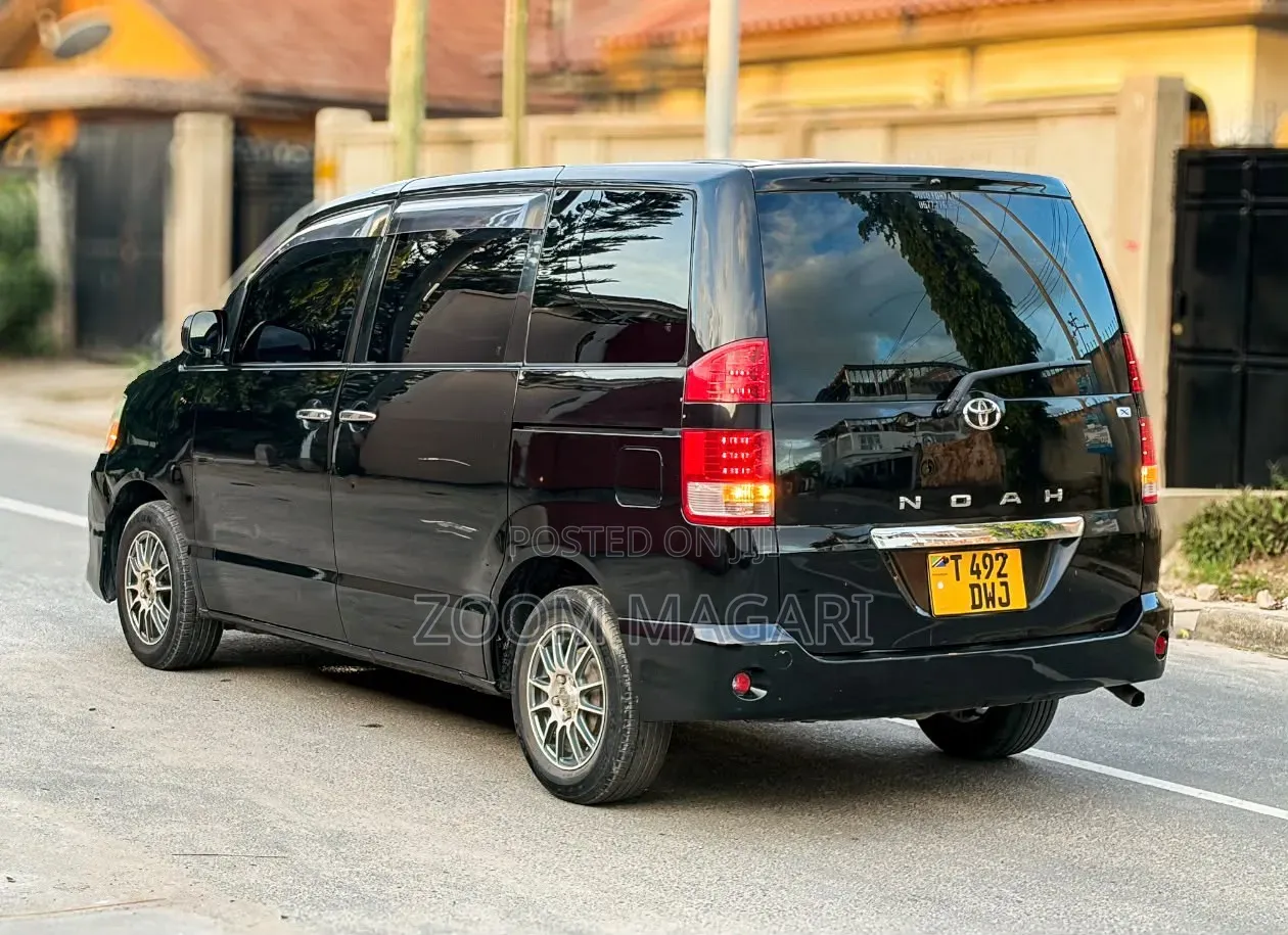 Toyota Noah 2009 Black