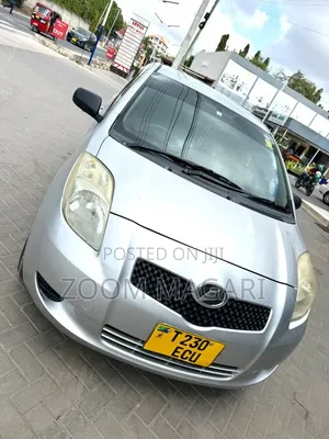 Toyota Vitz 2006 Silver