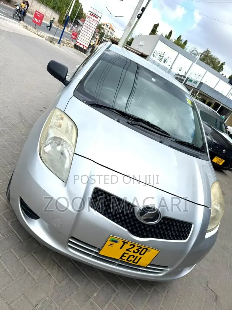 Toyota Vitz 2006 Silver