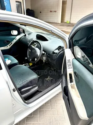 Toyota Vitz 2006 Silver