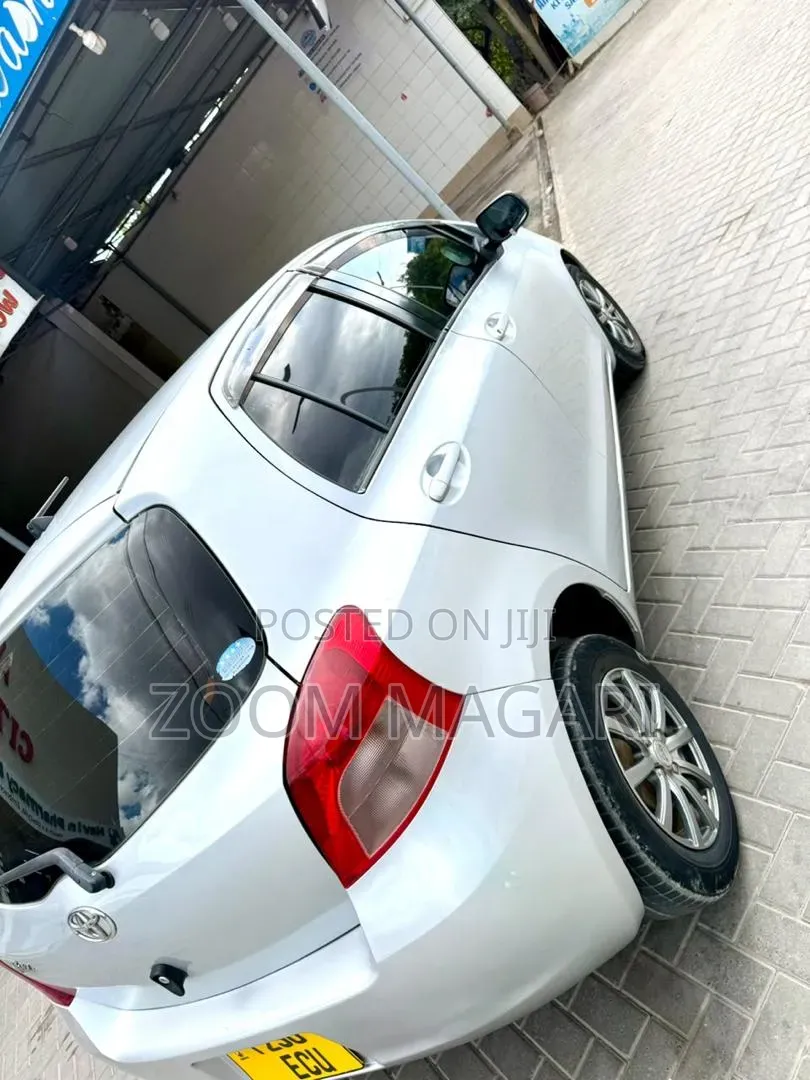 Toyota Vitz 2006 Silver
