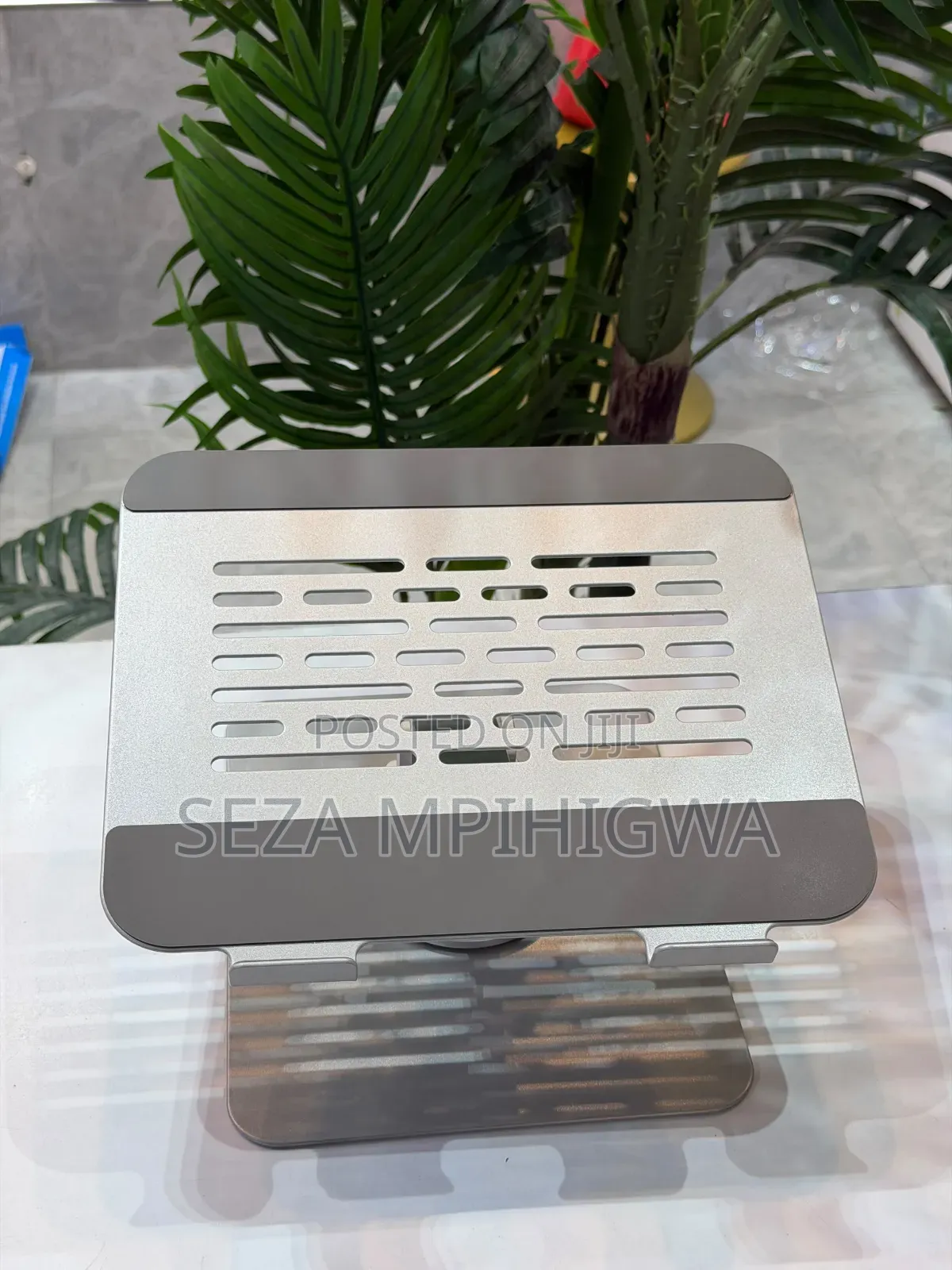 L98 + Hub Laptop Stand