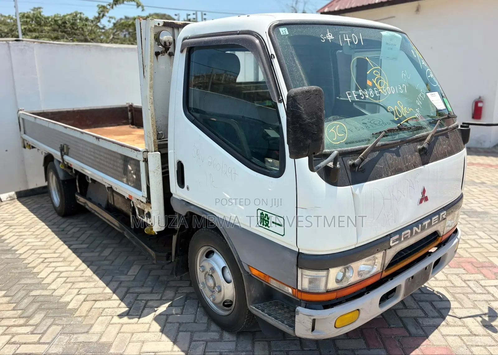 Mitsubishi Canter 2002 White