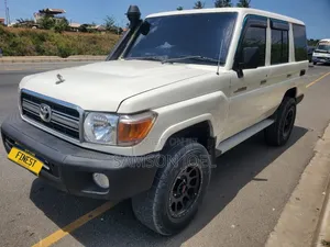 Toyota Land Cruiser 2013 White