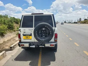 Toyota Land Cruiser 2013 White