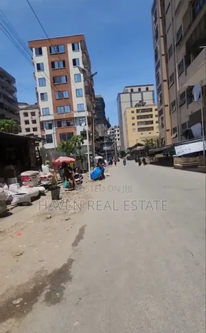 Kiwanja Kinauzwa Kariakoo