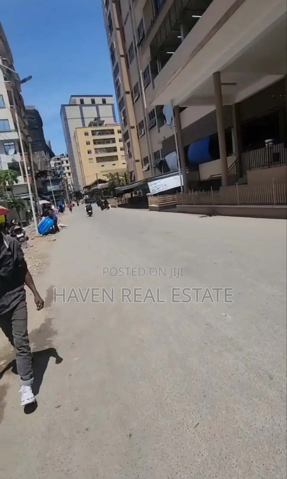 Kiwanja Kinauzwa Kariakoo