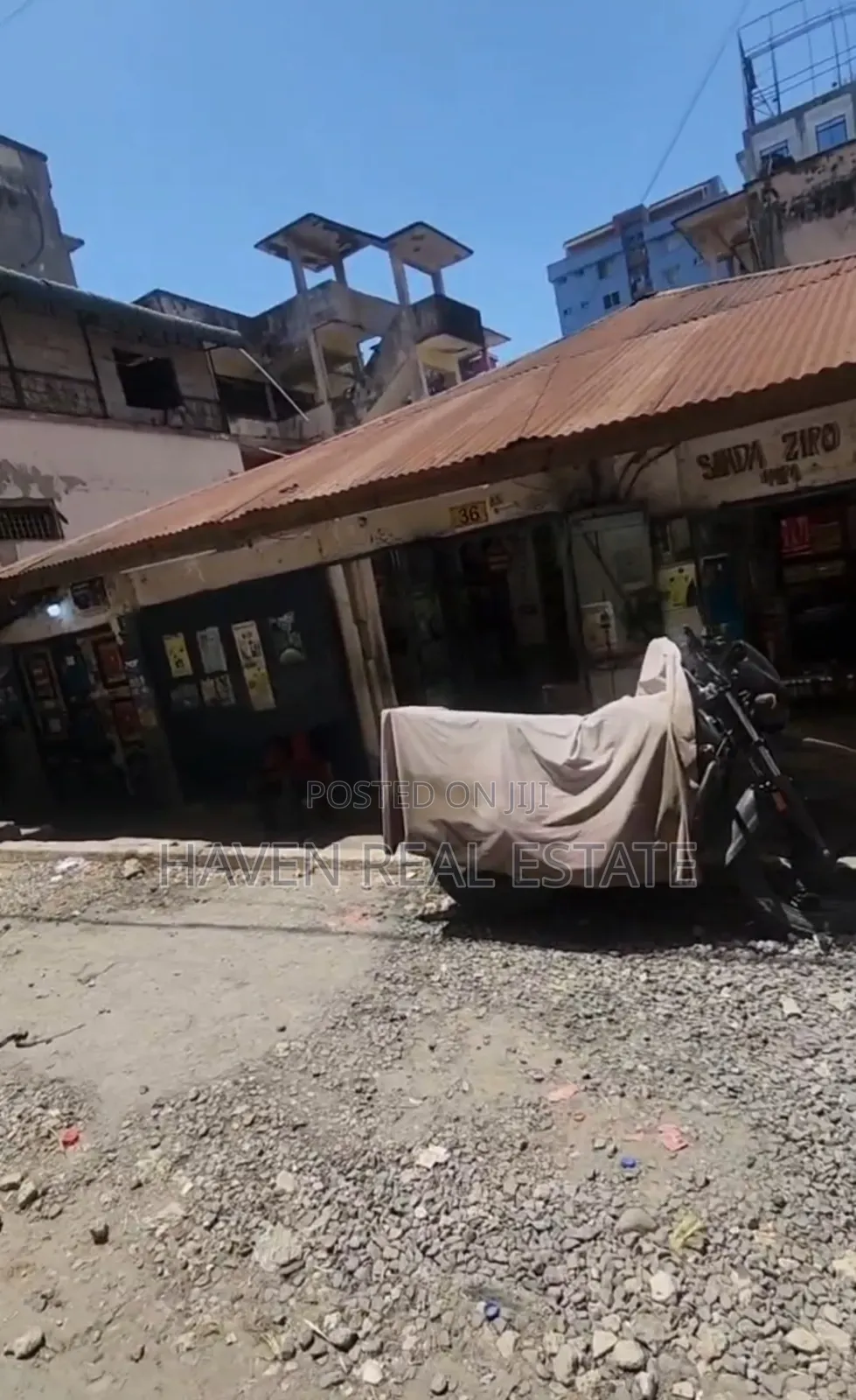 Kiwanja Kinauzwa Kariakoo