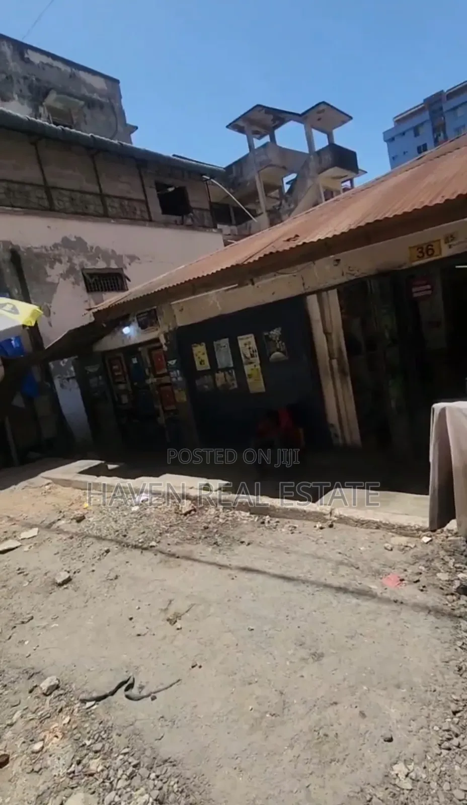 Kiwanja Kinauzwa Kariakoo