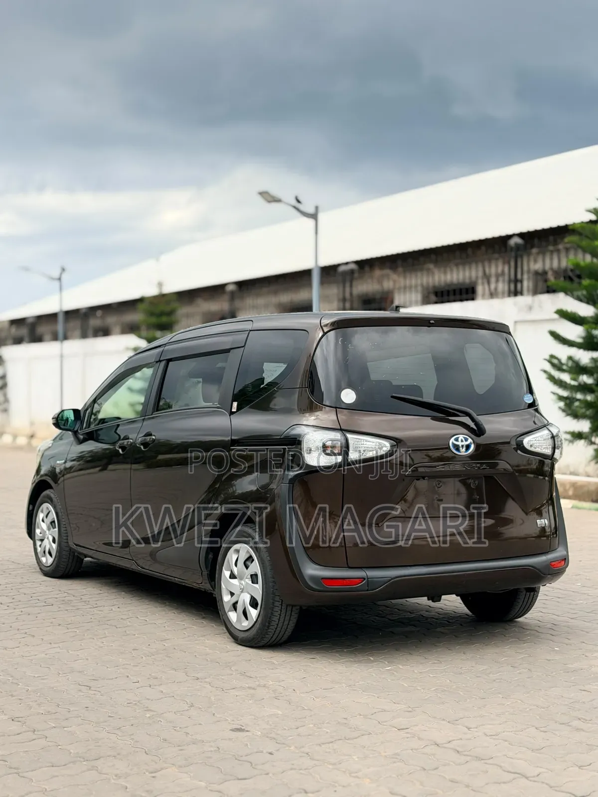 Toyota Sienta 2016 Brown