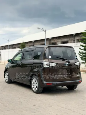 Toyota Sienta 2016 Brown