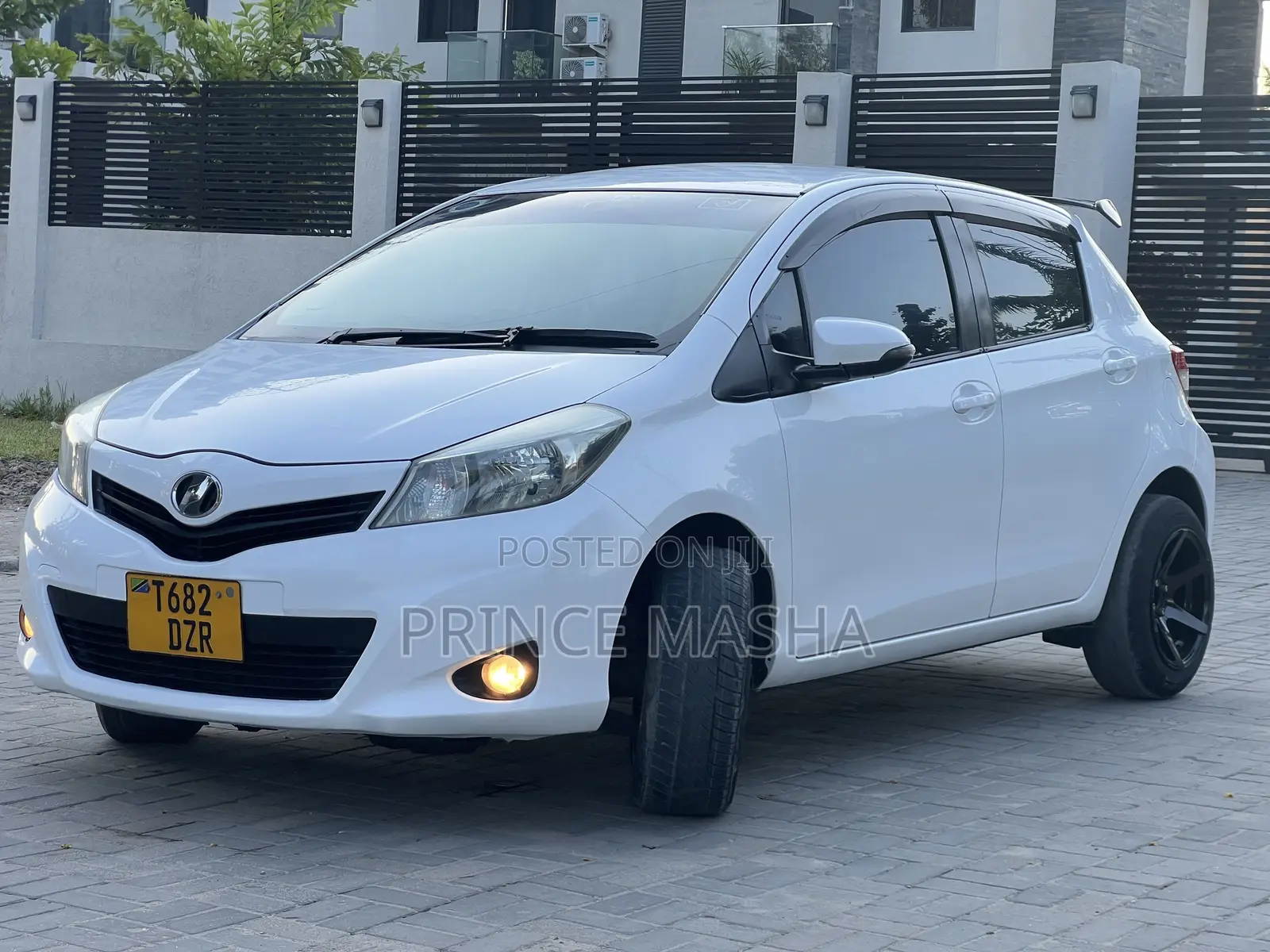 Toyota Vitz 2012 White